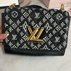 Authentic LOUIS VUITTON MM Since 1854 Louis Vuitton Black Shoulder Bag LV